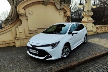 Mały przebieg! Jak nowa! Ciemne szyby! Ładowarka indukcyjna! Kamera!
